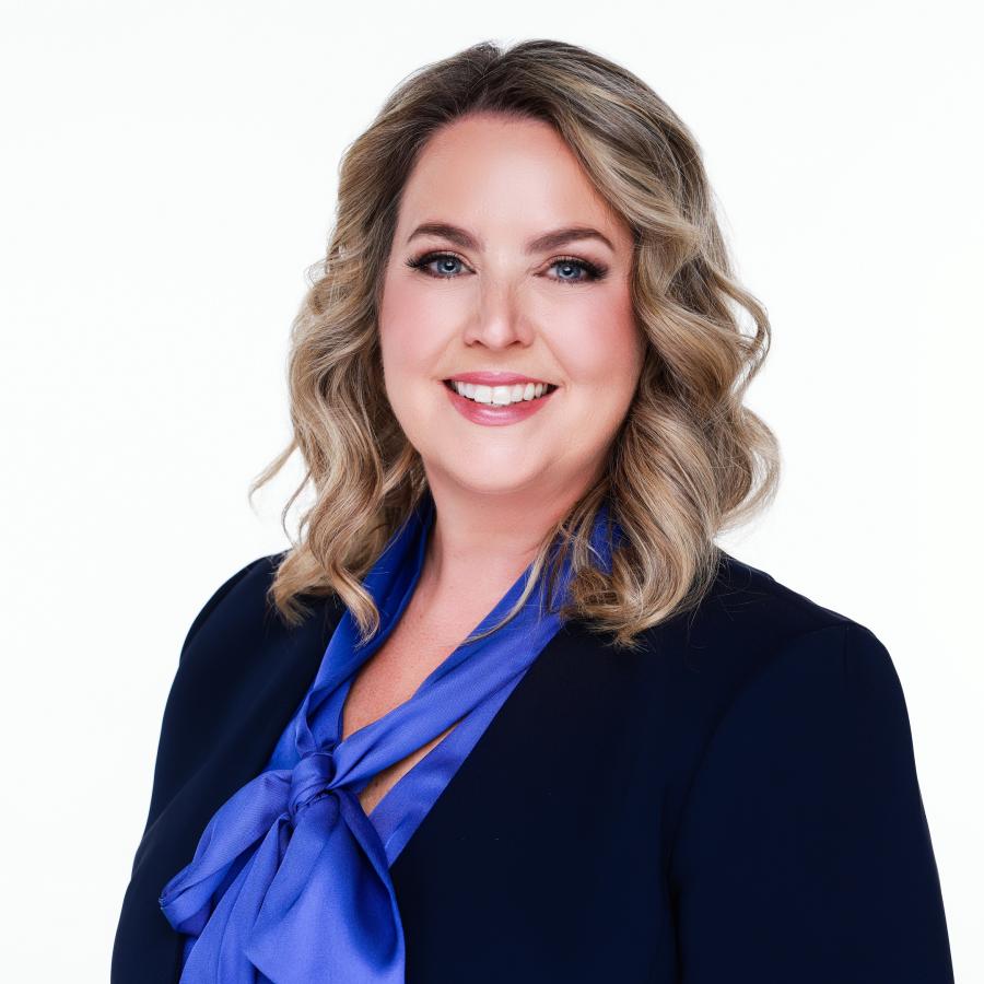 Emilie Lewis Headshot